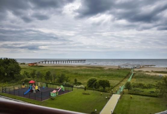LONG BEACH RESORT SHKORPILOVCI 