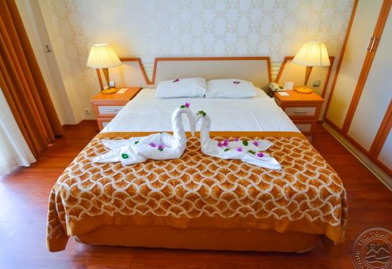 Pine House 4 *  Kemer Turcia