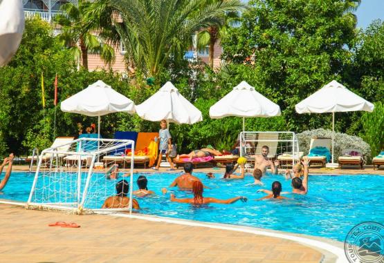 Pine House 4 *  Kemer Turcia