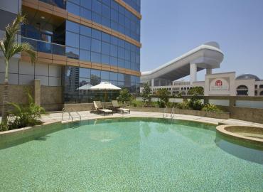 Doubletree By Hilton Hotel And Residences -al Barsha